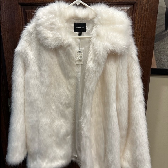 NWT Express White Collared Long Faux Fur Coat - Picture 4 of 5